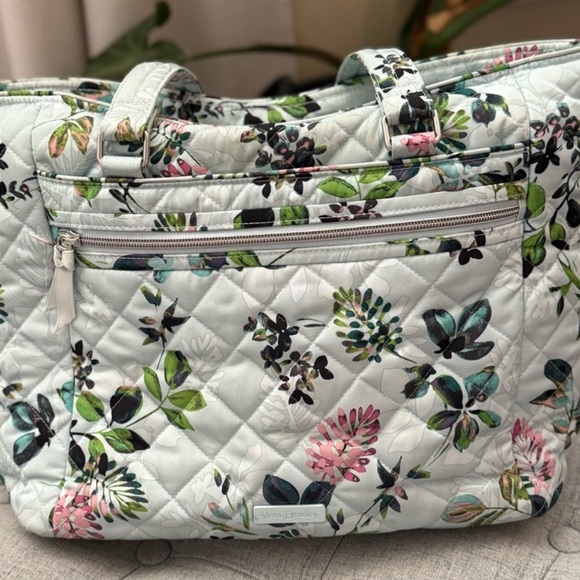 Vera Bradley Seawater Blooms🌸Extra Large Quilted Floral 2025 Tote or Diaper Bag - Picture 2 of 7